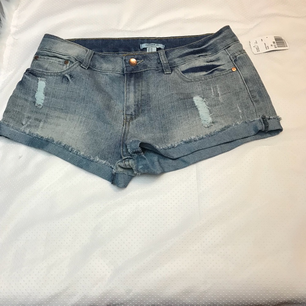 🚀 Forever 21 shorts light wash NWT 30 cuffed